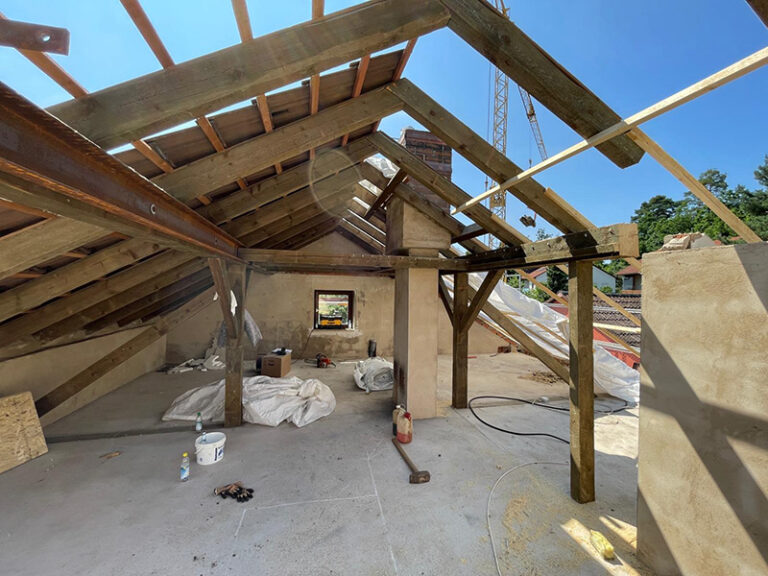 Komplettpaket - Abriss des alten Dachstuhls für eine Wohnraumerweiterung